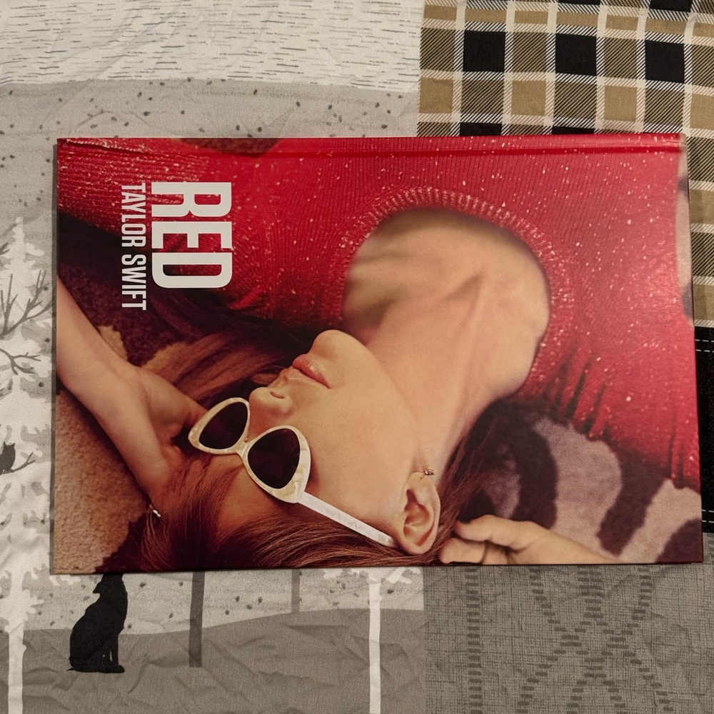 Taylor Swift Red Tour Photoshoot Book RARE